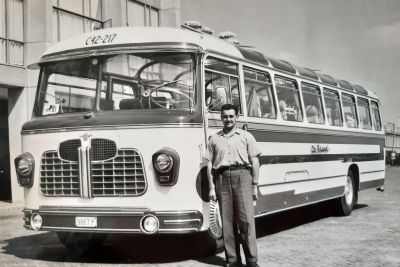 Jos Geudens met zijn Vanhool Fiat aan de Daf fabrieken te Eindhoven voor het werkliedenvervoer circa 1960