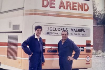 Carl & Jos Geudens in overal bussen wassen achter hun Vanhool Acron circa 1984